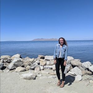 Meet your Posher, Chloe